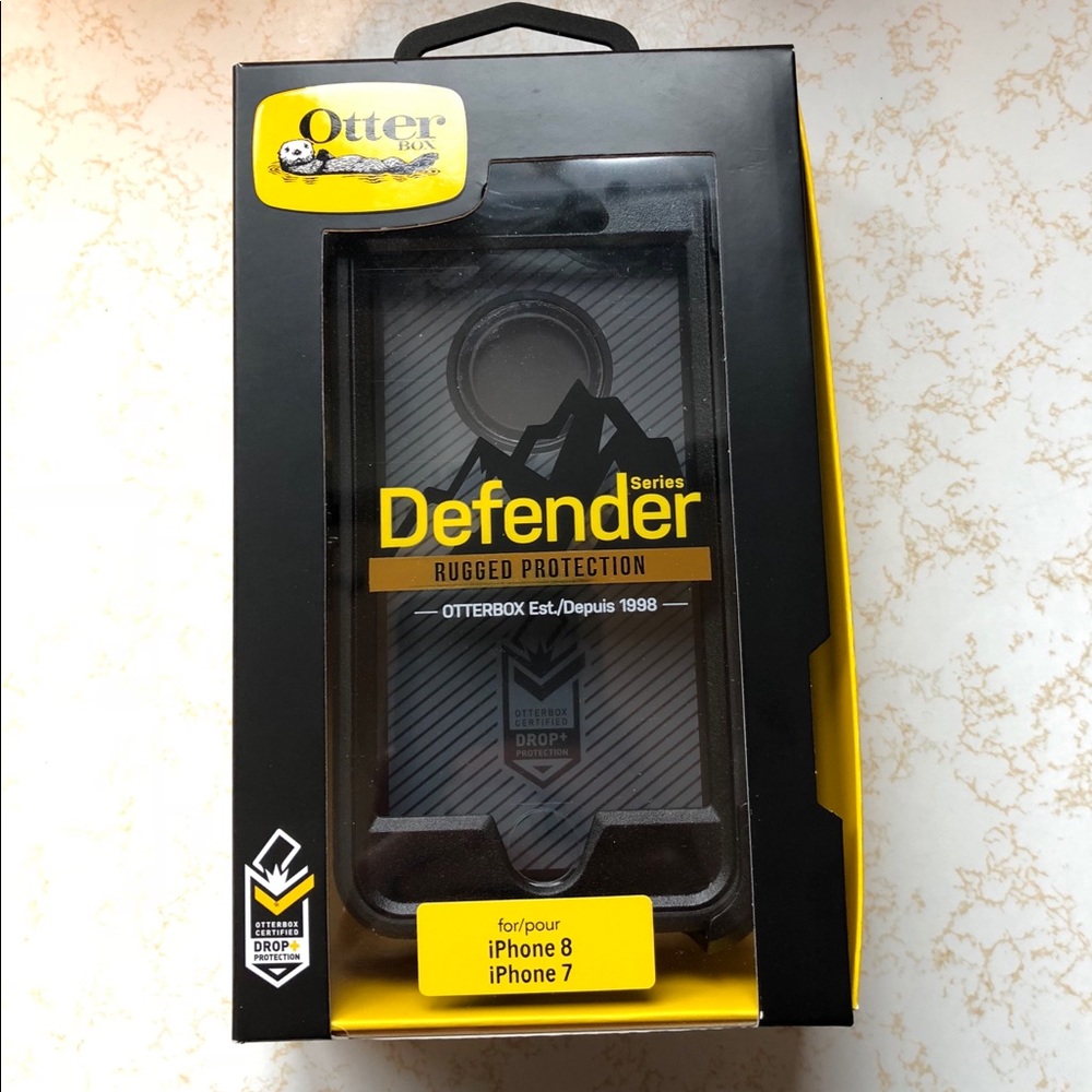 BRAND NEW Black IPhone 8/7 otter box